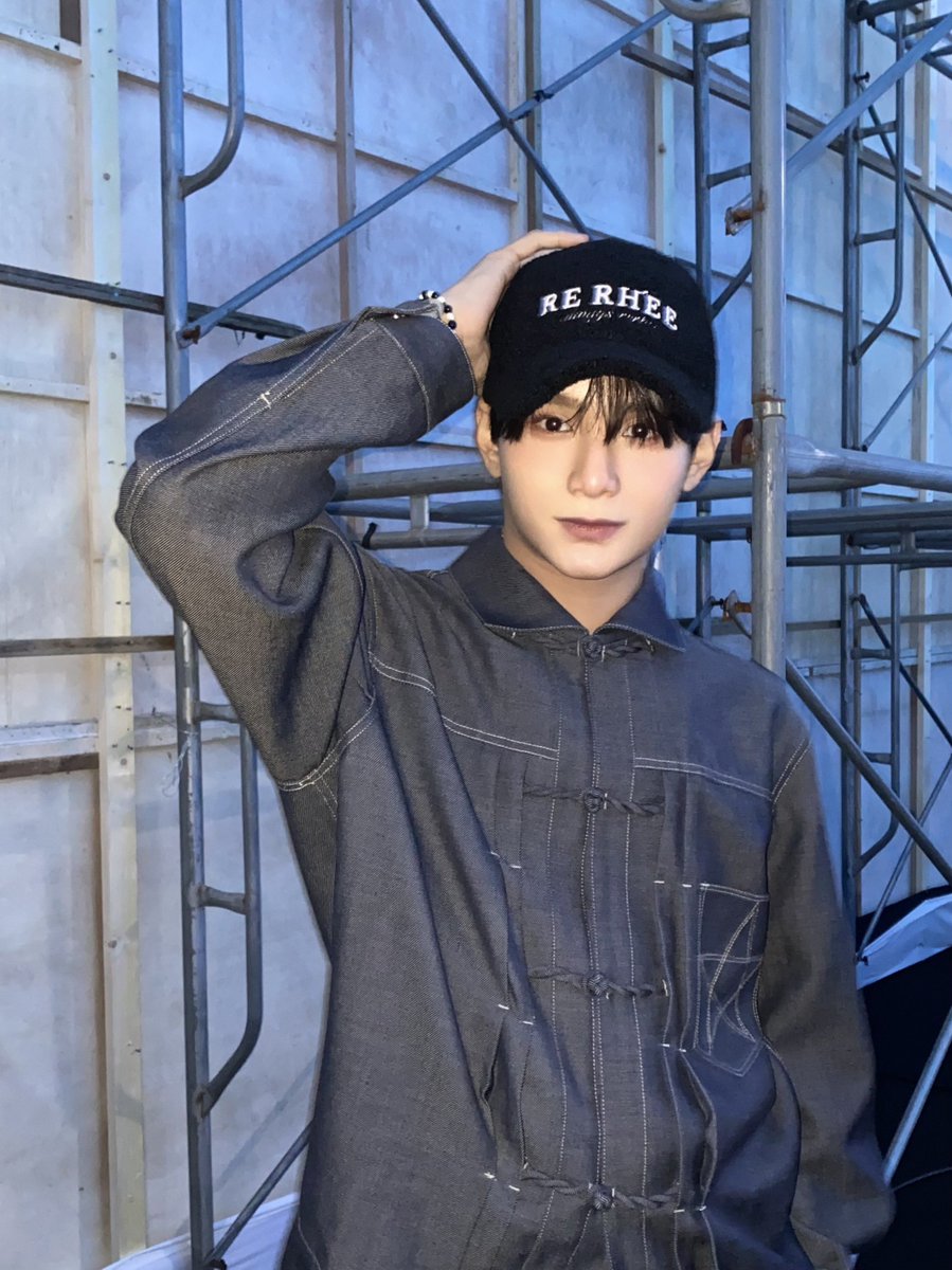 XODIAC_MEMBERS's tweet photo. [#자얀] 

just unlocked the fashion week core 💛

#XODIAC #소디엑 #ZAYYAN #자얀 https://t.co/BJv6G08uxk
