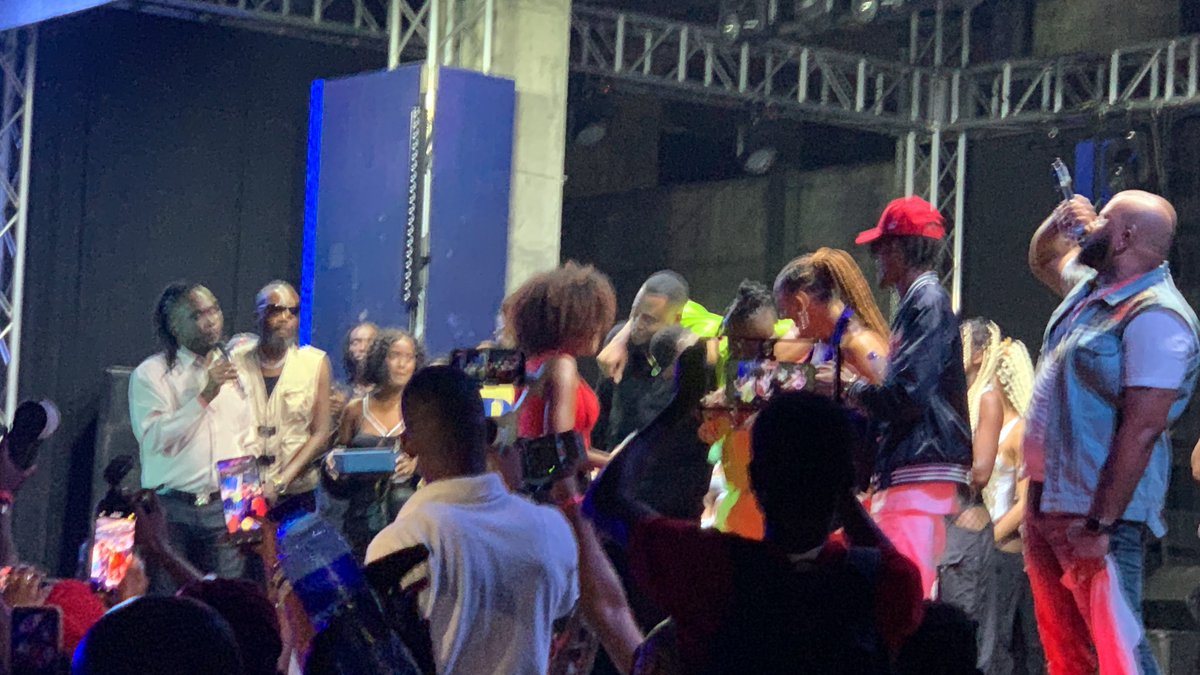 YoldyV's tweet photo. Part 9 ☺️☺️☺️☺️☺️ Dènye an 
#Elefan_Ayiti yo medaye atis yo 😍 ba li trofe, montre tout lanmou yo gen pou Atis yo ☺️
Rès sware an ap nan pati videyo yo pou atis ke n pa wè nan foto yo ☺️ #Elefan yo pral kontinye selebre pou ane 2024 la 🥰 😉 https://t.co/5FBXVln1wy