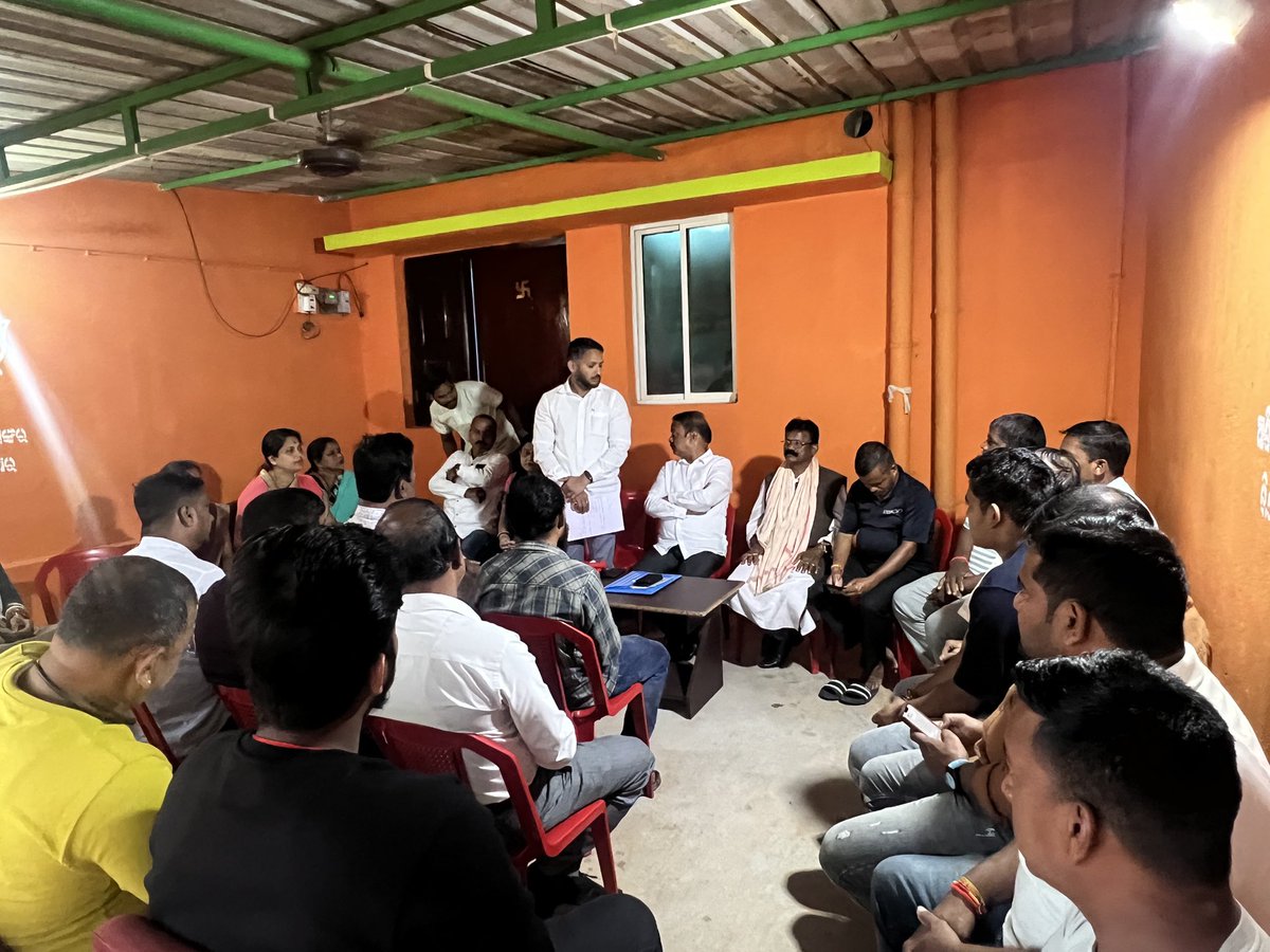 dbehera_bjp's tweet photo. ଭୁବନେଶ୍ୱର ସାଙ୍ଗଠନିକ ଜିଲ୍ଲା ଉତ୍ତର ଗ୍ରାମୀଣ ମଣ୍ଡଳ ସଭାପତି ଯତୀନ୍ଦ୍ର ମାହାନ୍ତିଙ୍କ ନେତୃତ୍ୱରେ ଆୟୋଜିତ #ଗାଁକୁ_ଚାଲ ଅଭିଯାନର କର୍ମଶାଳାରେ ନେତୃବୃନ୍ଦଙ୍କ ସହ ଯୋଗଦାନ କରିବା ଅବସରରେ | https://t.co/Awkk3VAgdA