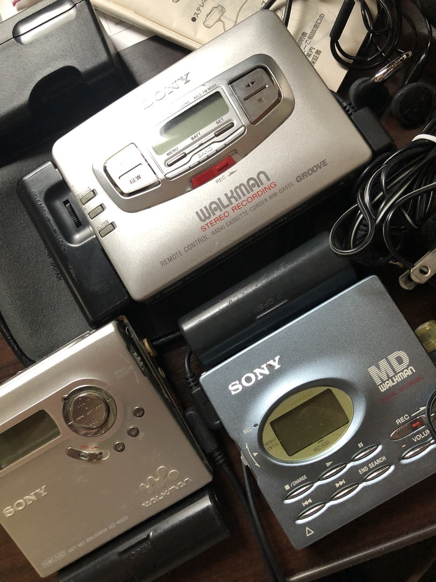 marshall0910's tweet photo. やっぱりどれも通電しないやー😆💦
#WALKMAN #カセットテープ #cassette
#MD #minidiscplayer #mdplayer https://t.co/GGxMQcIk5d