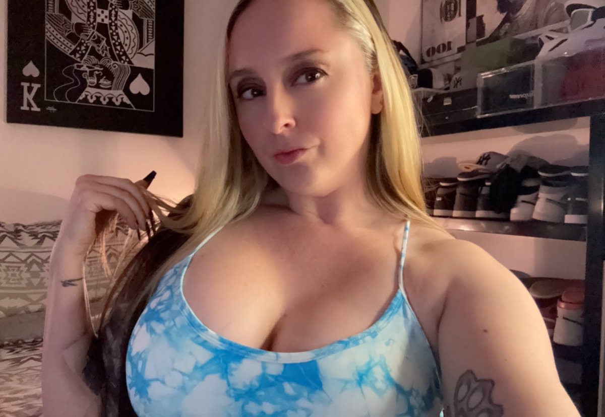 Come chat with me! 💙 check comments on how