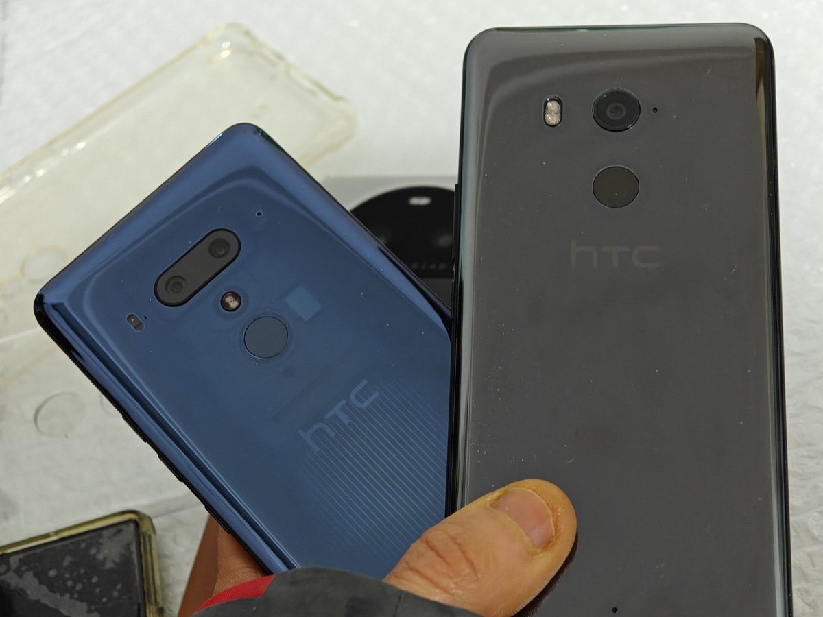 fabrizio_degni's tweet photo. Let me unlock you a memory 🤫:
My #HTCU12Plus and #HTCU11Plus.
I will make some shots these days but I can anticipate you, they have still something to say to the new generations 😏
@htcmania @htc #technology #smartphone #retro https://t.co/2FG89h5g3E
