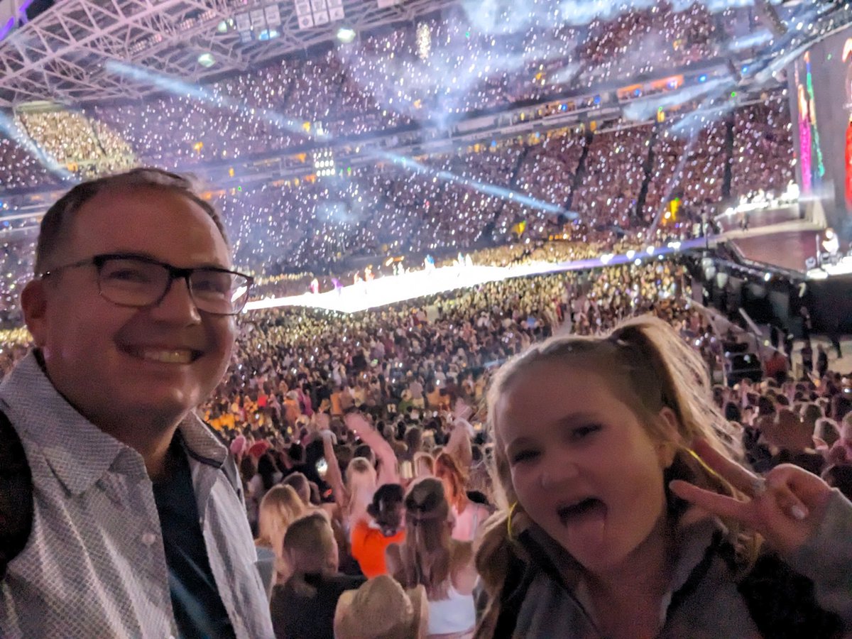 Dhitlin's tweet photo. @VividSeats My daughter and I spent time this summer watching @taylorswift13 and watching games! It would be another great experience to go to the big game with her. #vividmoments https://t.co/pILLgbRjHU
