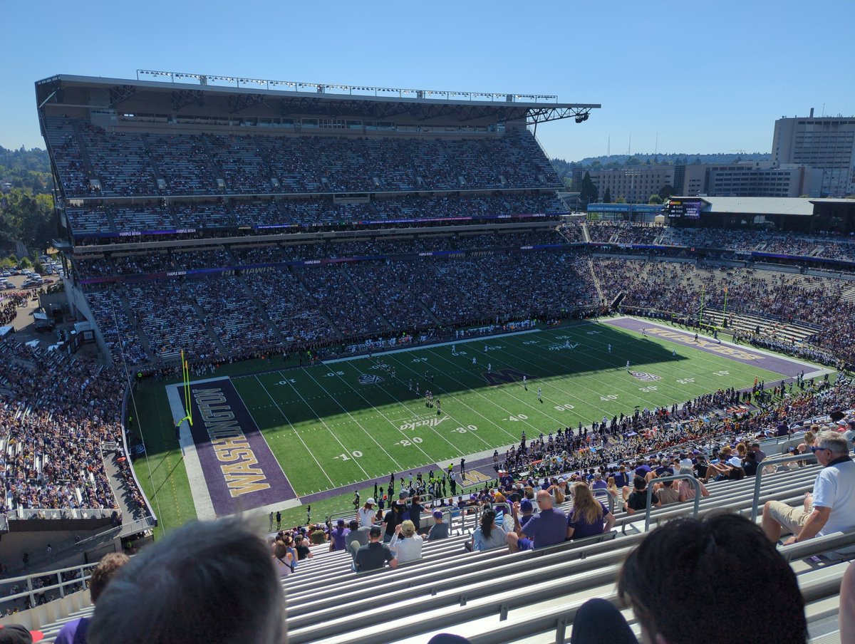 Dhitlin's tweet photo. @VividSeats My daughter and I spent time this summer watching @taylorswift13 and watching games! It would be another great experience to go to the big game with her. #vividmoments https://t.co/pILLgbRjHU