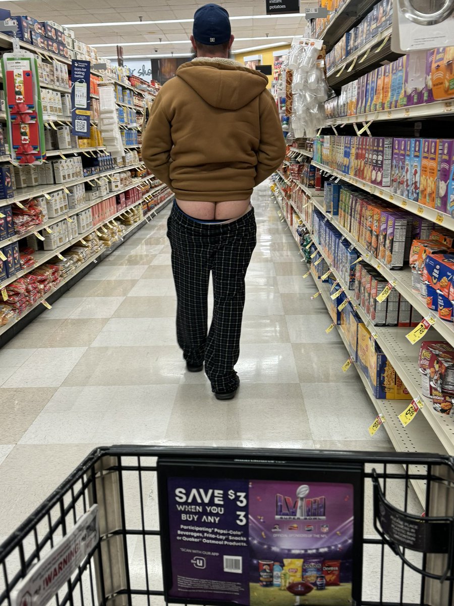 HardiCub4's tweet photo. Who says you can’t have fun shopping? 🐻🍑 #gay #gaycub #cubbutt #cheeks #instagay #instafollow #instabum https://t.co/0cgtuE5g46