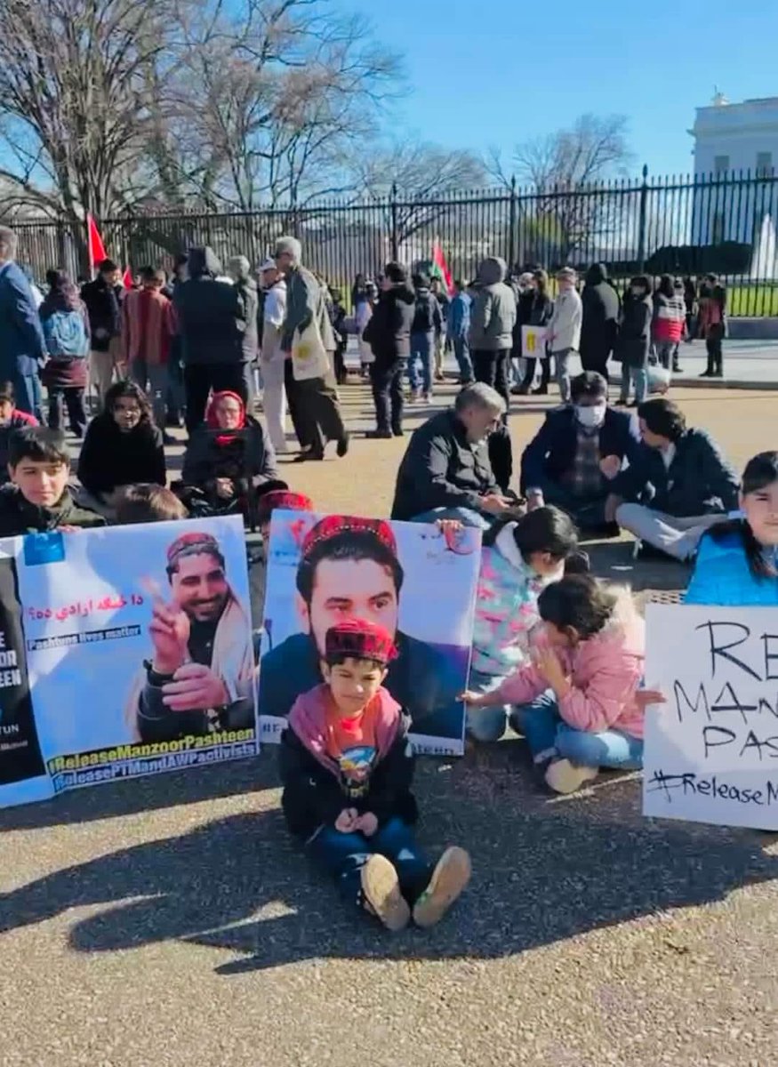 Against the illegal arrest of @ManzoorPashteen and his mistreatment in the Punjab jail, PTM America staged a sit-in in front of the White House in Washington DC in order to inform the world about the atrocities of Pakistan towards pash
#PTMWhiteHouseSitIn
#ReleaseManzoorPashteen