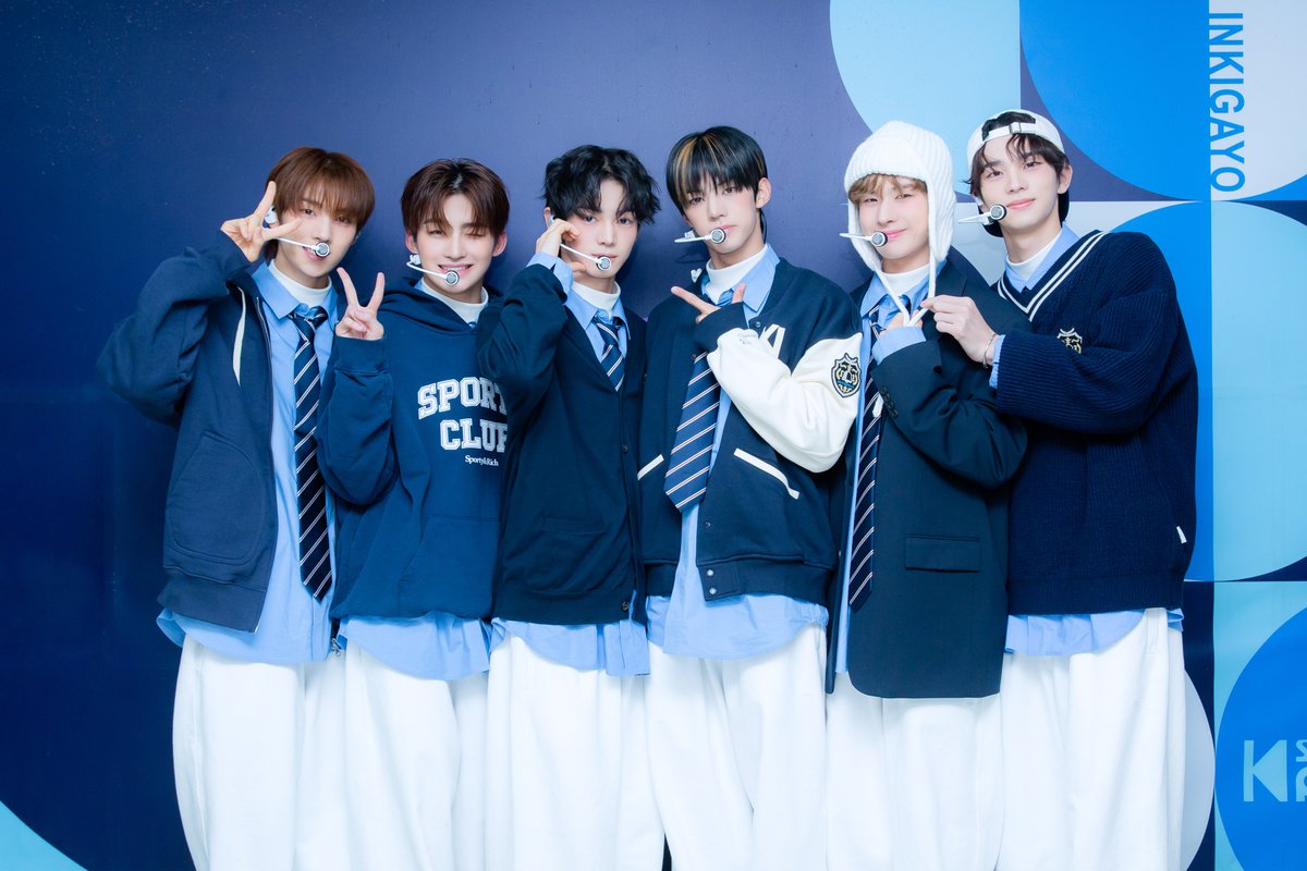 kpop_sbs's tweet photo. [👔] 240204 #착장인가 

잠시 후 오후 3시 20분! 
#인기가요 에서 만나요❤

#인기가요 #투어스 #첫만남은계획대로되지않아 @TWS_PLEDIS https://t.co/5tlTI45efi