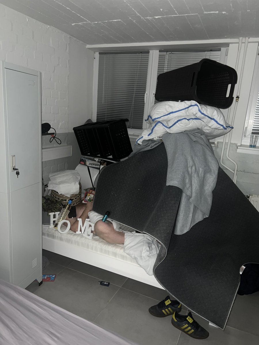 Drunkest man in Hamburg goes to <a href="/crag06/">Craig Moore</a> 🇩🇪🍻🫡