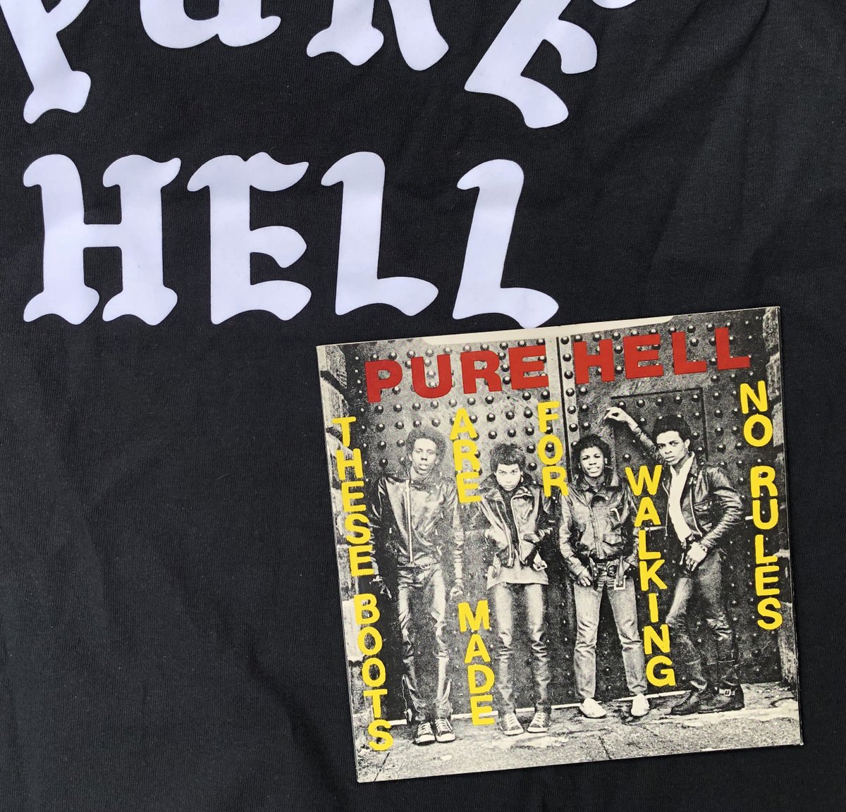 awb1977's tweet photo. 最初期の黒人パンカーPure HellのロゴTシャツもらった。
7"は'78年にリアルタイムで買ったオリジナル盤
#purehell　#77punk　#nattydread https://t.co/75kg4CjcOI