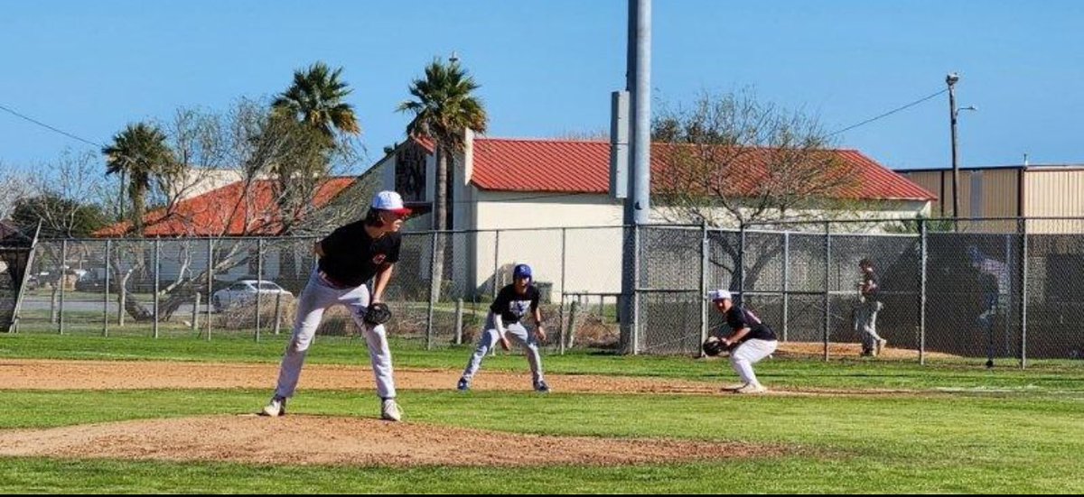 eddiejf10's tweet image. Great first scrimmage vs an always competitive @rv_sabercatBB squad. The boys played hard and got after it! Awesome to see our boys rising to the challenge and trusting the process! 🔥🙏⚾️ #CSND #WINReps #CardinalGrit 

@HgnCardinalBsbl 
@HHSBaseball2024 
@HCISD_Athletics
