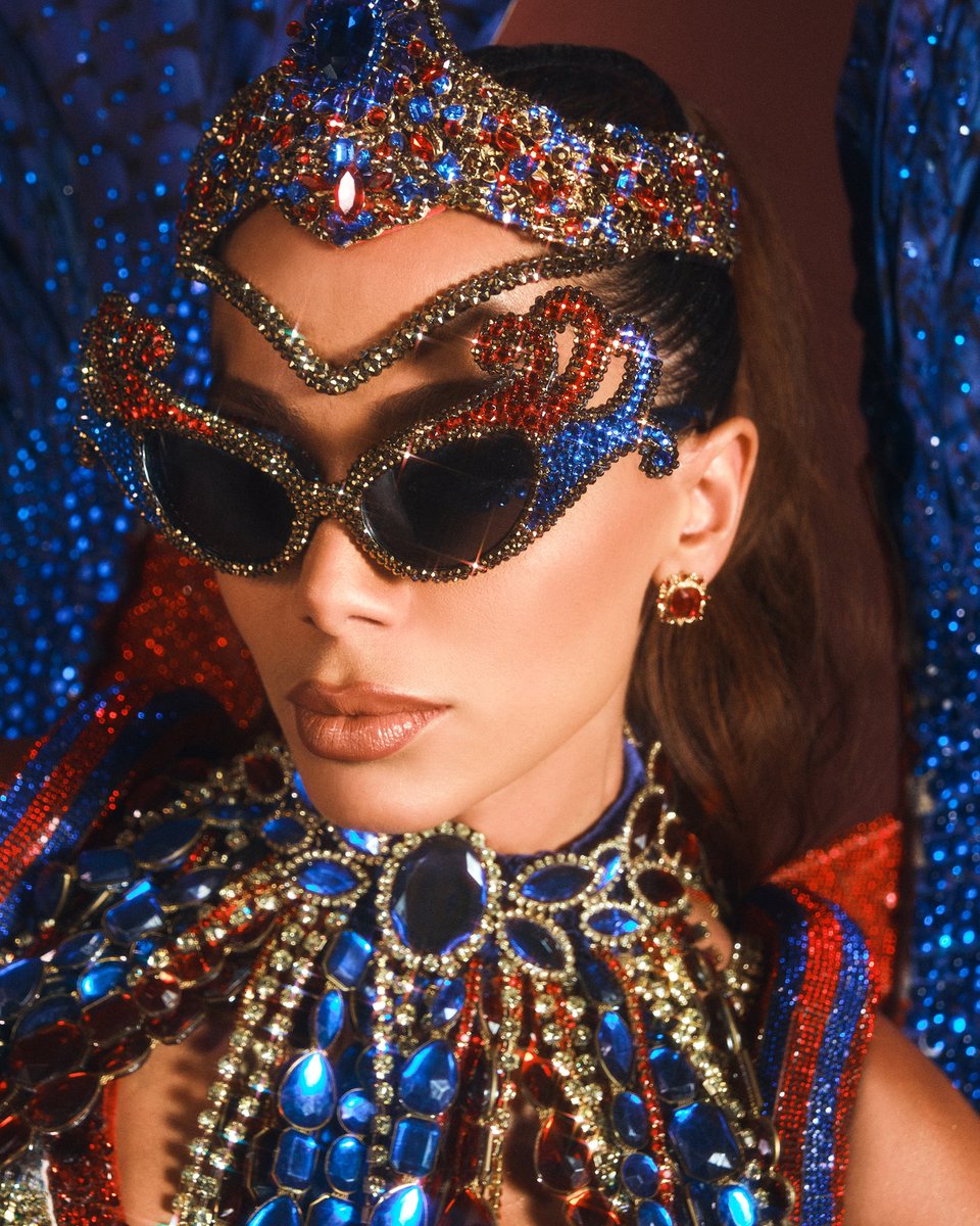 Anitta's tweet photo. entregassss &amp; entregasssss https://t.co/yIef0HTffs