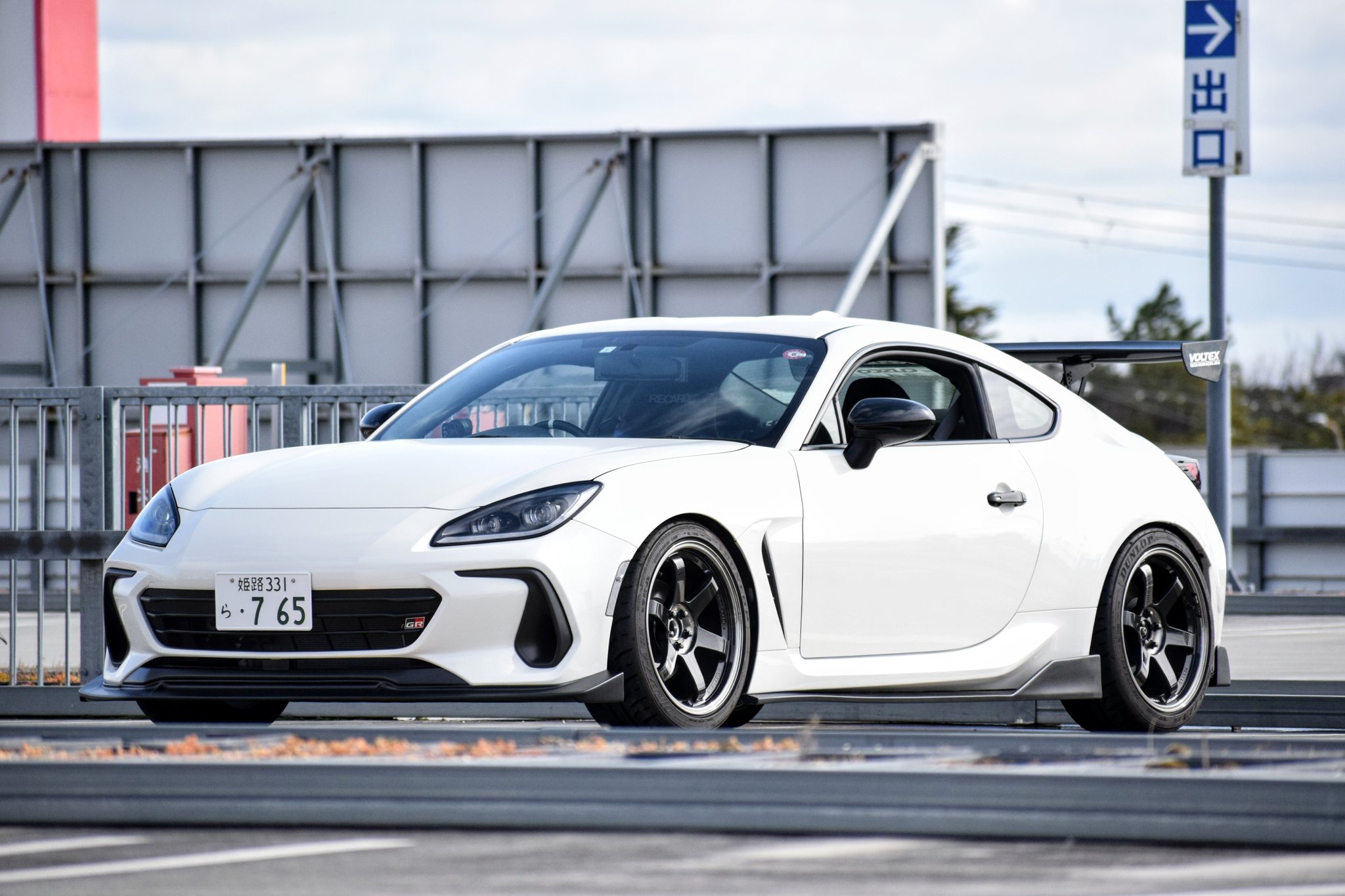 現行86！GR86 ZN8！BRZ ZD8 ！オリジナル右出し砲弾！リアピース