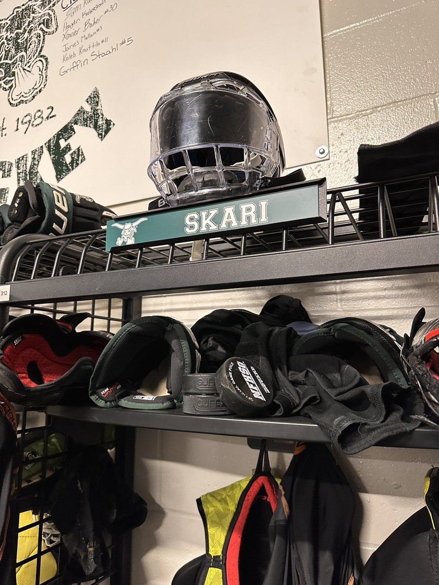 WFPackerHockey's tweet photo. Packer Hockey 11 - Jamestown BlueJays 3
Congrats to #5Skari on the #Hattie plus 1
#5skari from #8cmattern & #3Bredahl
#5skari unassisted
#5skari from #16Medina & #7Bruce
#5skari from #16Medina & #7Bruce https://t.co/OFaZOF4c3U