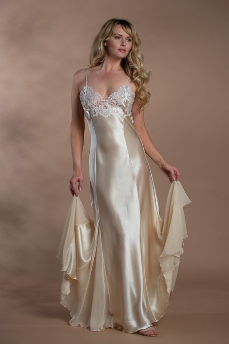 Always feel glamorous with @JaneWoolrichLtd https://t.co/evhPO6uPjz<a class="tags" target="_blank" title="On Twitter" href="/?out=eyJ0eXAiOiJKV1QiLCJhbGciOiJIUzUxMiJ9.eyJpYXQiOjE3MjEyMTY0NTIsImlzcyI6InR3cG9ybnN0YXJzLmNvbSIsIm5iZiI6MTcyMTIxNjQ1MiwiZXhwIjoxNzUyNzUyNDUyLCJyZWRpcmVjdF91cmwiOiJodHRwczovL3R3aXR0ZXIuY29tL0phbmVXb29scmljaEx0ZCJ9.MiXwtohqeefhdumIePLM8g_9yu2a_j46d6FAFxjXYUL4CZ5oCAWSuP2DDLHY_-6yUIHuFqlOYMbd9lYBeL_2wQ">@JaneWoolrichLtd</a><a href="/tag/jeans"class="tags"><span>#jeans</span></a><a href="/tag/demin"class="tags"><span>#demin</span></a><a href="/tag/carlamonacox"class="tags"><span>#carlamonacox</span></a>