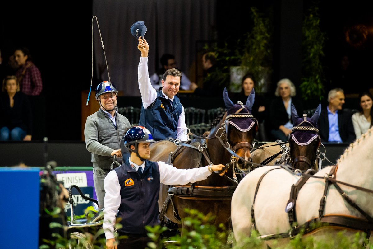 Buckle up for Bram!👀

<a href="/bramchardon/">bram chardon</a> is on track for his third #FEIDrivingWorldCup title after dominating Day one at @jumpingbordeaux!💥

Stakes are high, the arena buzzing, and the second round promises a thrilling finale! 👑

👉fei.org/stories/sport/…

📸©️FEI/Lukasz Kowalski
