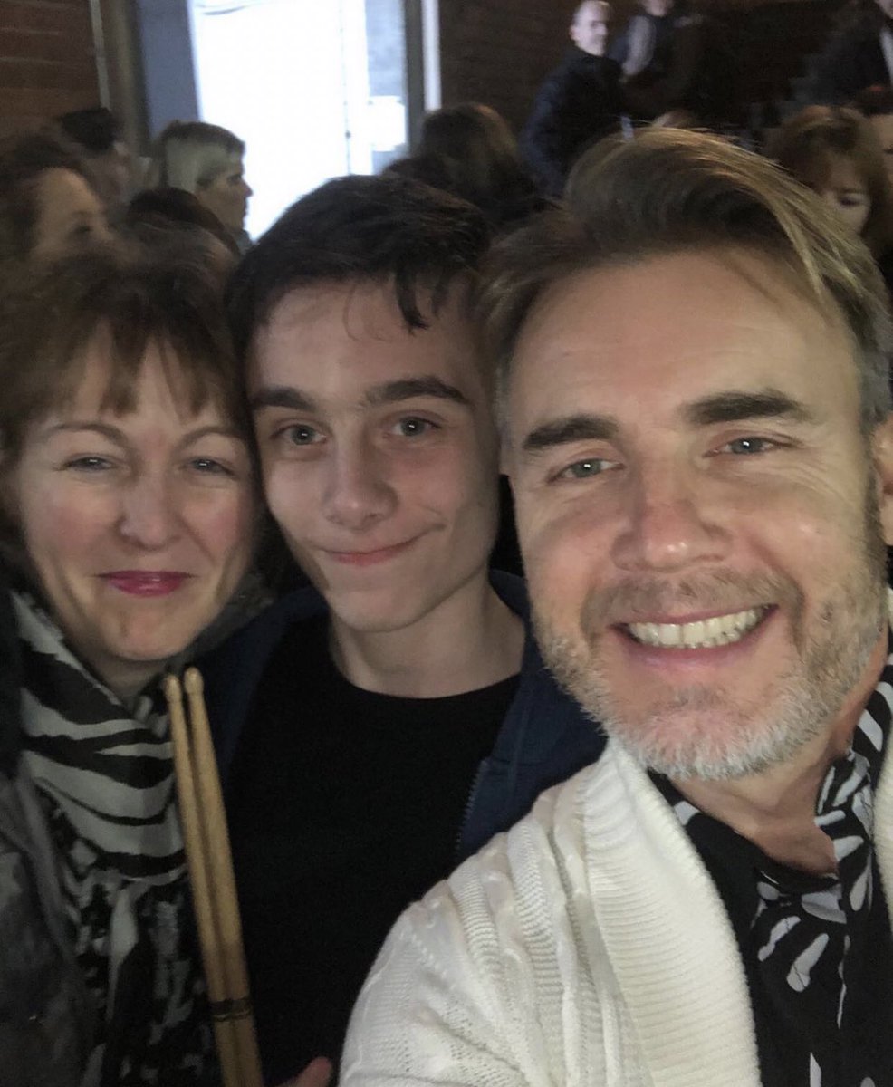 Happy Sunday Everyone! 😘 I’m smiling as It’s a special day for me today as I am celebrating my 50th  Birthday 😊🎉🎂 This photo with you is precious <a href="/GaryBarlow/">Gary Barlow</a> so had to share it on my special day ❤️😍❤️ If you get chance to send me a DM you would absolutely make my day 🙏🥰