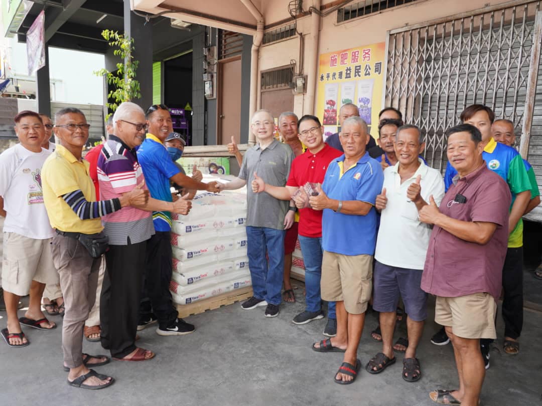 Hari ini, saya bertemu dengan Persatuan Peladang Yong Peng untuk memahami secara lebih mendalam dan terperinci berhubung isu-su yang mereka hadapi. facebook.com/10004459689206…