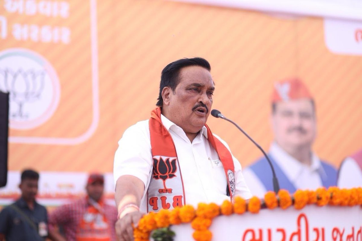 CRPaatil's tweet photo. આજે બોરસદ વિધાનસભાના કોંગ્રેસના બૂથ સ્તરના કાર્યકર્તાઓ, સરપંચો સહિત 2500 કાર્યકર્તાઓશ્રીઓને પાર્ટીનો ખેસ પહેરાવી ભારતીય જનતા પાર્ટીમાં જોડાયા.

આ પ્રસંગે જિલ્લા પ્રમુખ શ્રી રાજેશભાઈ પટેલ,  સાંસદ શ્રી મિતેષભાઈ પટેલ, વિધાનસભાના નાયબ દંડક શ્રી રમણભાઈ સોલંકી તથા જિલ્લાના હોદ્દેદારો, ધારાસભ્યશ્રીઓ અને કાર્યકર્તાઓ ઉપસ્થિત રહ્યાં.
