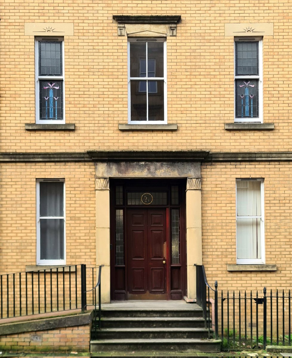 is_glasgow's tweet photo. I only noticed yesterday that this modern 'tenement' filling a gap site in the Woodlands area of Glasgow seems to have re-used original tenement stained glass sash windows.
Cont./
#glasgow #architecture #glasgowbuildings #tenement #gapsite #glasgowtenement #woodlands https://t.co/RkJ6uuDkBG