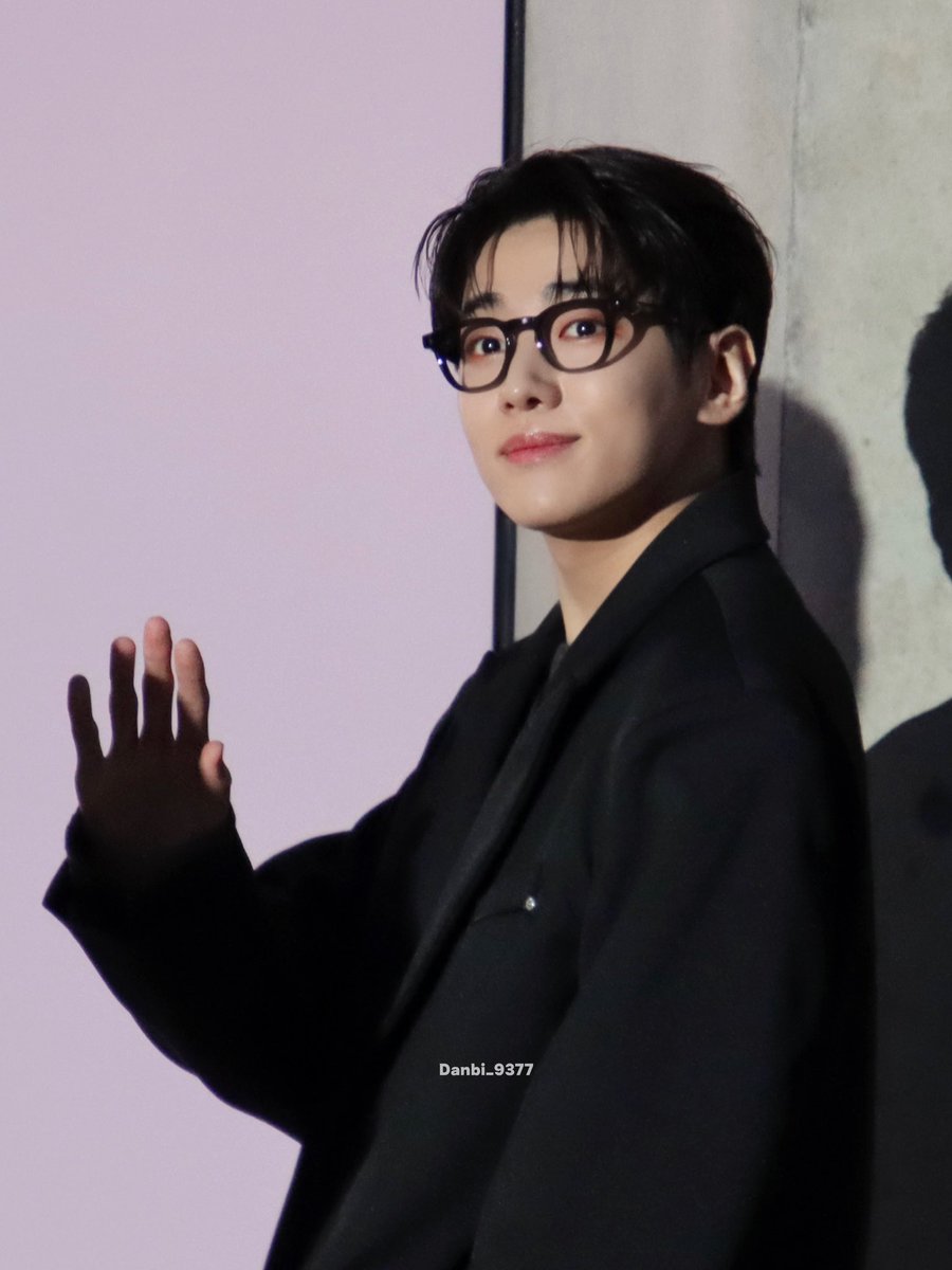 240204 서울패션위크 
서패위 재차니 안경..🥹
#재찬 #JAECHAN