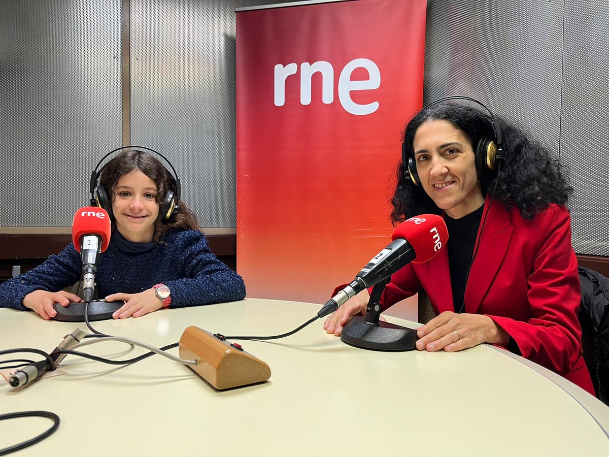 ¡Ya estamos en directo en @radio3_rne preparándonos para el Día de la Mujer y la Niña en la Ciencia. Con @ArantzaLeal1, Francisco de Asís González, Agus Barandiaran (@korrontzi), @suromig y la pequeña gran Judith. ¡Arriba las probetas! #MujerCienciaRadio3 #BosqueHabitadoRadio3