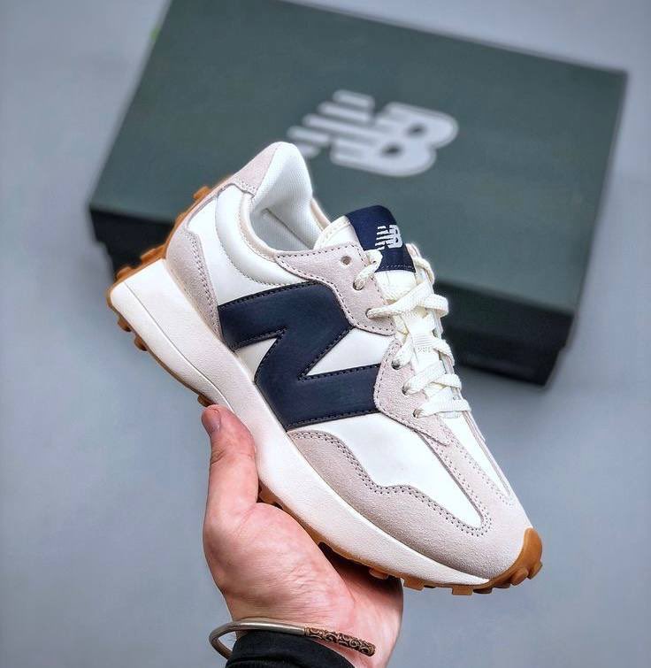 New Balance 327 White Navy 100% Original BNIB 

Link Shopee : shope.ee/8KQCn5itDn