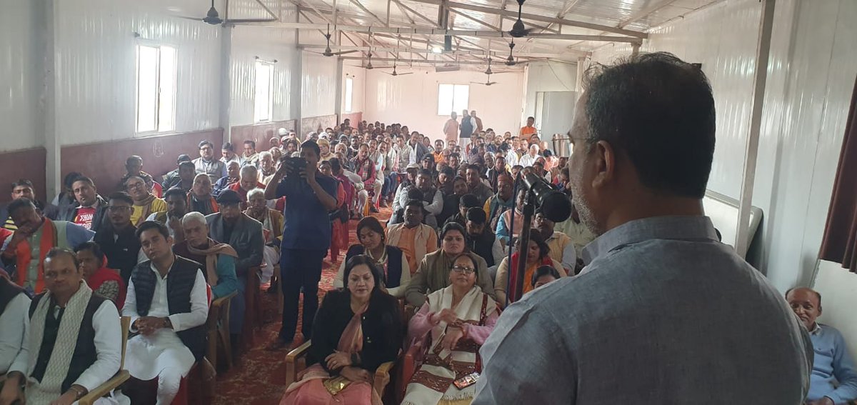 mangalpandeybjp's tweet photo. जिला सारण भाजपा कार्यसमिति की बैठक में माननीय विधायक श्री जनक सिंह जी, डॉ. सी एन गुप्ता जी, श्री कृष्ण कुमार मंटू, जिलाध्यक्ष श्री रंजीत सिंह जी, पूर्व विधायक ज्ञानचंद मांझी जी एवं जिले के वरिष्ठ नेताओं के साथ भाग लेकर बैठक को संबोधित किया। https://t.co/dM6vXniASG