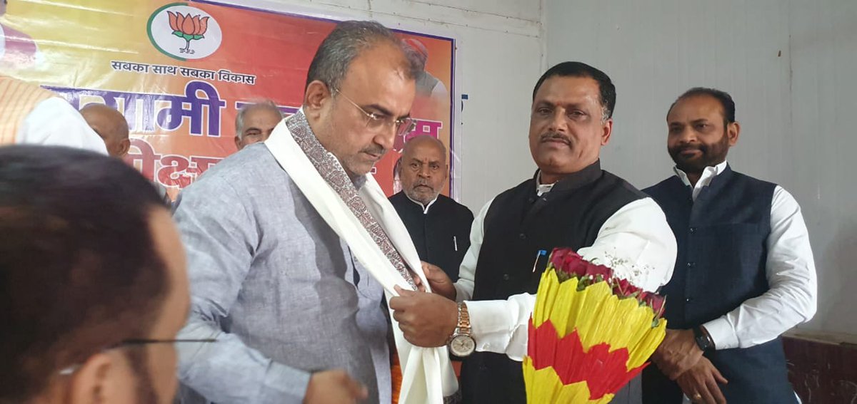 mangalpandeybjp's tweet photo. जिला सारण भाजपा कार्यसमिति की बैठक में माननीय विधायक श्री जनक सिंह जी, डॉ. सी एन गुप्ता जी, श्री कृष्ण कुमार मंटू, जिलाध्यक्ष श्री रंजीत सिंह जी, पूर्व विधायक ज्ञानचंद मांझी जी एवं जिले के वरिष्ठ नेताओं के साथ भाग लेकर बैठक को संबोधित किया। https://t.co/dM6vXniASG