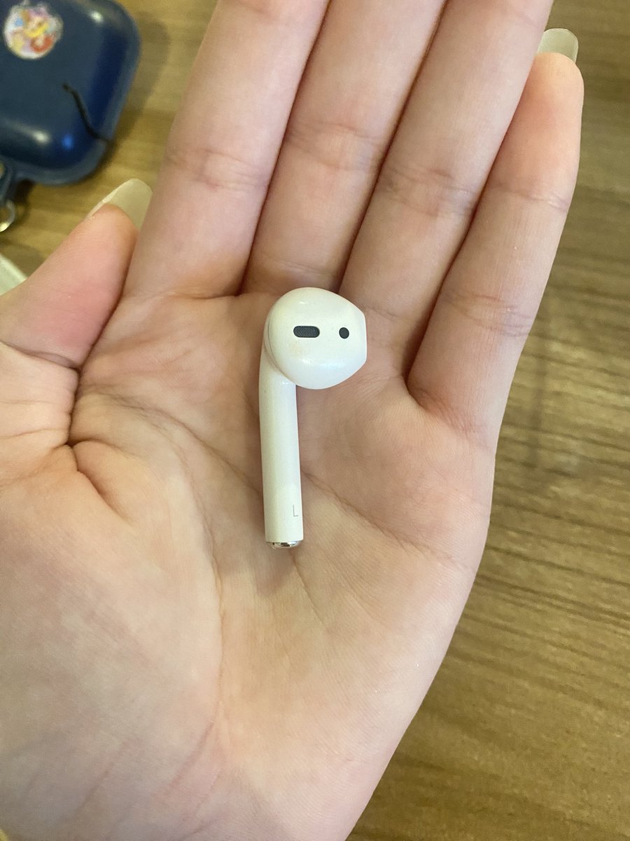 mapcaacm's tweet photo. ส่งต่อairpod gen2 แท้100% สภาพ90%ผญใช้เองค่า 1,250฿ รวมส่ง #ส่งต่อแอร์พอด #ส่งต่อairpods #ส่งต่อairpod #บตบก #ส่งต่อคสอ #ไว้รีวิวห้ามขายของโว้ยยย  #ส่งต่อเสื้อผ้ามือ2 #ส่งต่อสกินแคร์ #ส่งต่อเสื้อผ้ามือสอง #ส่งต่อเครื่องสําอาง #ส่งต่อเครื่องสําอางค์ #ส่งต่อเครื่องสําอางมือสอง https://t.co/UkzpvOBtLh