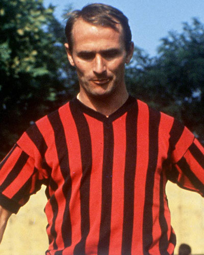 LMilan_07's tweet image. Ci ha lasciati Kurt "Uccellino" #Hamrin, ex bandiera della Fiorentina che con il #Milan vinse lo scudetto del '68 e la Coppa dei Campioni del '69.