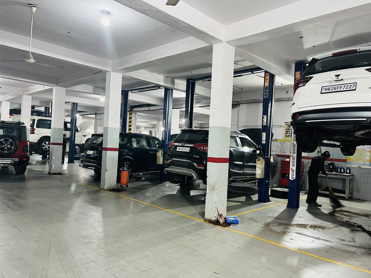 chakshuverma327's tweet image. &quot;@dee_emmmahindra Sector 16, what a frustrating experience! Paid for service at 9 AM, and the team&apos;s lethargy is beyond belief. No progress, just pure frustration. @anandmahindra, your customer service needs a serious overhaul. #MahindraService #Disappointed&quot;