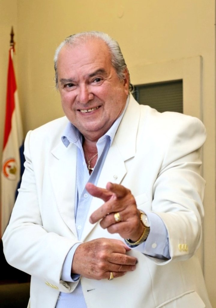 Adiós al gran maestro de la palabra .
Gracias Charles González Paliza por tu hermosa manera de decir tus poemas, la sobriedad como maestro de ceremonias y esa eterna sonrisa. 
Descansa en paz.