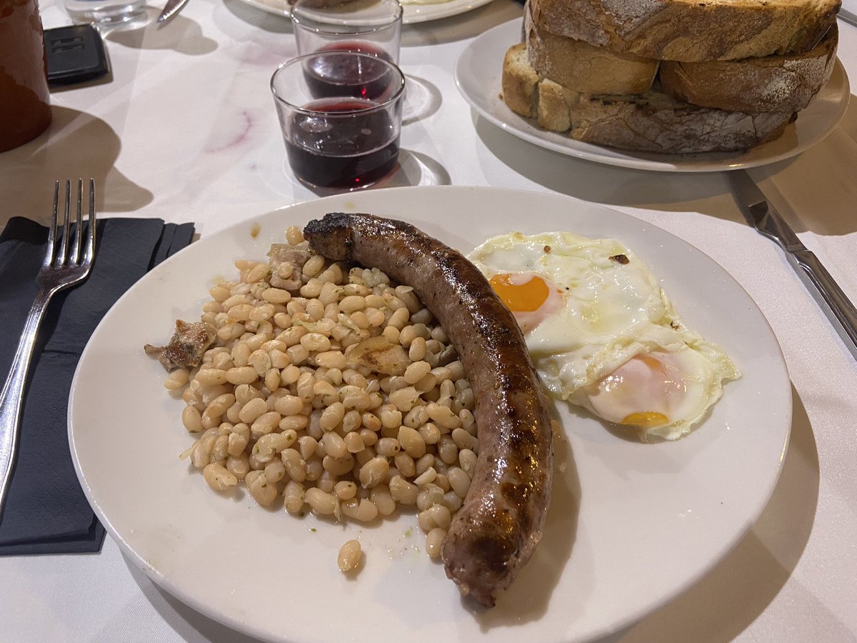 aleixxsala's tweet photo. Prèvia del #SabadellRayoMajadahonda amb un bon esmorzar de forquilla

Bé, no? @rogerbr21 https://t.co/fcary0s7XF