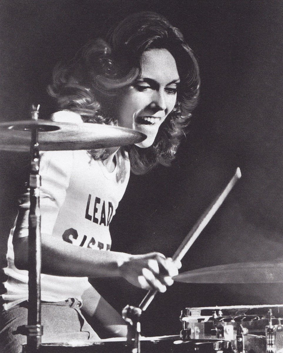 lewispringle's tweet photo. Remembering Karen Carpenter today who died 41 years ago. She was just 32.

The world lost one of the greatest singers of all time, and an amazing drummer.  A star on earth, a star in heaven. https://t.co/28ccyR57wy