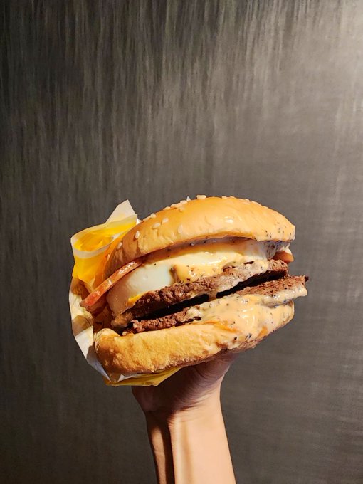 この時間になると無条件にソワソワしてくる 日曜だからお休みのはずなのに何度も曜日を確認しちゃう🙄ｿﾜｿﾜ  とりあえず1週間のマックの思い出乗せとく？ たまごダブルマフィン アイコンチキンソルト&amp;レモン