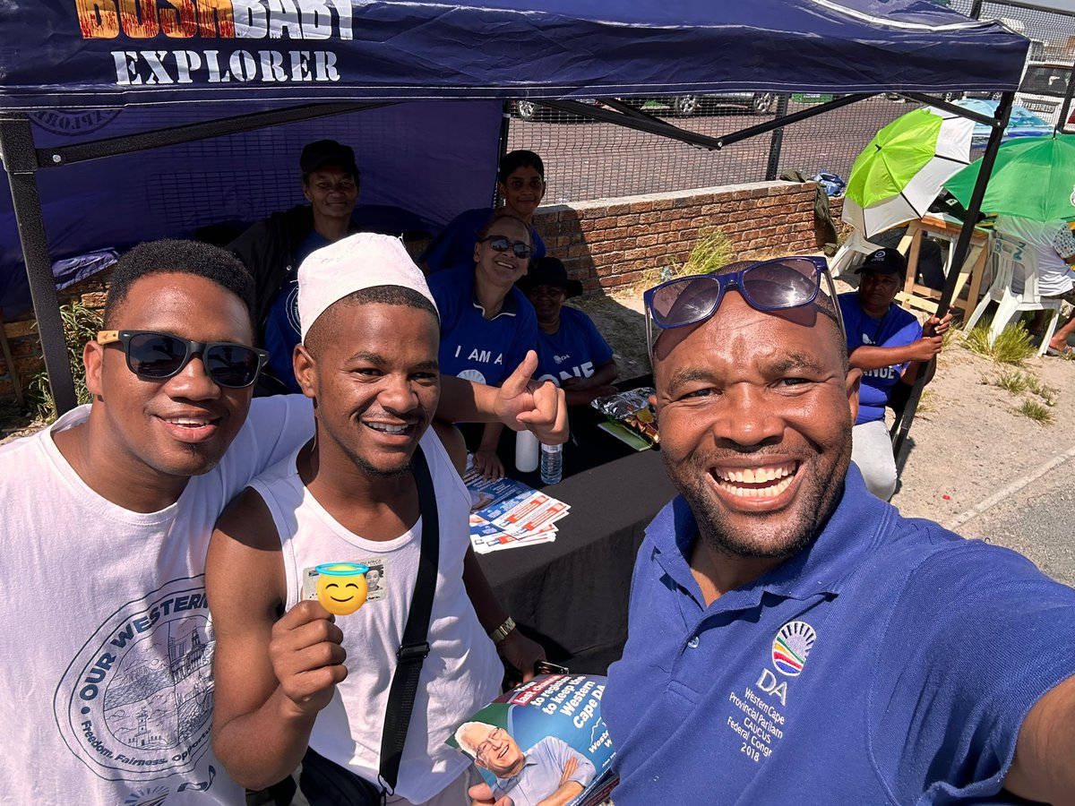ricardomackenzi's tweet image. Absolutely fantastic when young voters come out and #RegisterToVoteDA and take part in our democratic process! 💥

You still have time to encourage people to come out and #RegisterToVote 🇿🇦