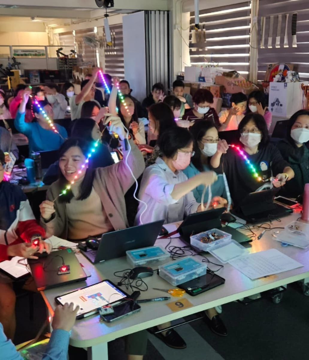 FELIXTWS's tweet photo. Microbit x Maths x Chinese Culture #HongKong #microbit #servomotor #led #soundslevel #maths #chinesewording https://t.co/SICRbBiugJ