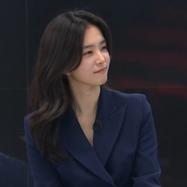 kangji_save's tweet photo. 인터뷰할 때                             뉴스 진행할 때 https://t.co/g49CSbDsv1