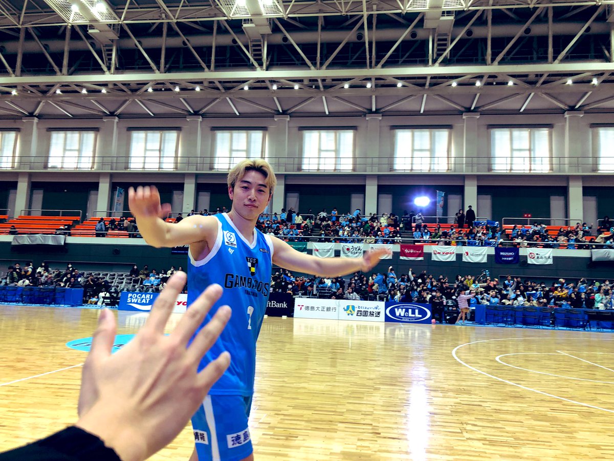 rmngs4's tweet photo. #徳島ガンバロウズ 
#塚本雄貴 
#バスケットボール 
#アクリルスタンド 
昨日は悔しい試合だったけど今日は勝利。大好きなヴィクトリー‼️も見られたし、キャプテンの笑顔、終わりよければすべてよし。 https://t.co/N5mbOvmxBX