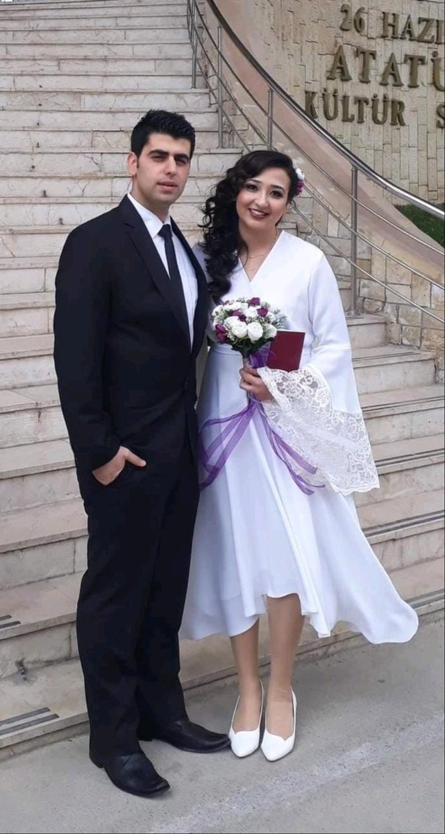 NataliAVAZYAN's tweet photo. Ne diyordu Adalet bakanı " Türkiye'de yargı, her zamankinden daha bağımsız ve tarafsızdır. "

Takipcimden aldığım mesaj. Ne kadar acı yıllardır adaleti sosyal medyada arıyoruz.

" Ben 672 KHK ile ihraç polis memuru Bilal Dağ.esim Nilay dağ ile 3 aylık evliyken beraber cezaevine girdik 17 ay ayrı cezaevlerinde kaldık sonra eşimle birlikte tokat t tipi kapalı ceza infaz kurumunda yanyana geldik.ben eşimden önce yattigim için 2 ay geç de olsa çıktım ama eşim Nilay cezaevinde hukuk dışı olan cezaevi kurullarında haksız yere 3 defa olumsuz rapor verilerek yatari bitmesine rağmen 5 aydır denetim serbestlik süresini yatıyor.simdiye kadar o cezaevinde birçok insana bu zulmü reva gördüler ama bayan olarak bu kadar ağırıni eşime yapıyorlar.sebep ise cezaevi memur ve yönetiminin yaptığı haksizliklara karşı şikayetle hakkını savunmasıydi.simdi yine kalma süresini 3 ay daha uzattılar yemin ediyorum bu kadar kanun tanimazlik bu kadar hukuk tanimazlik bu kadar keyfiyet görülmedi artık dayanacak gücüm kalmadı sizden ricam bu konuda benim elimden artık birşey gelmiyor ancak sizin gibi değerli insanların kamuoyu oluşturmasiyla oluşturulacak baskıyla bu zalimlere bir nebze olsun dur denilebilir bana yardımcı olursanız çok sevinirim saygılarımla"