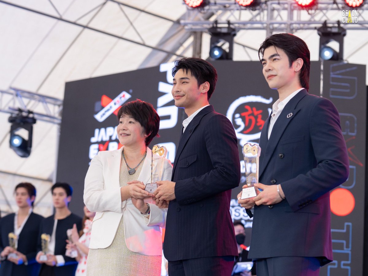 beoncloud_th's tweet photo. ขอบคุณสำหรับรางวัล JAPAN EXPO AWARDS 2024 สาขา นักแสดงผู้��ีความเชื่อมโยงไทย-ญี่ปุ่น ที่มอบให้ มาย และ อาโป มาก ๆ นะคะ 💚💛 

และขอบคุณทุกกำลังใจจากแฟน ๆ ทั้งทีมหน้างานและทีมหน้าจอที่ส่งมาให้ มาย และ อาโป ที่งาน JAPAN EXPO THAILAND 2024 มาก ๆ นะค้าา ✨🫶🏼

@milephakphum @Nnattawin1 
#JAPANEXPO2024xMileApo