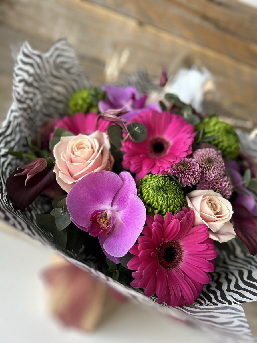HannahFlorist's tweet photo. The day of love is fast approaching! ♥️🌹💌

Order online 💌 https://t.co/vmW8m8aiw7 

#valentinesday2024 #valentinesgiftideas #valentinesdayideas #valentinesflowers #valentinesdaybouquet #valentinesdaygift #galentinesday2024
#rosesarered #plymouthflorist 
#happyvalentinesday https://t.co/FZcJmo1JZv