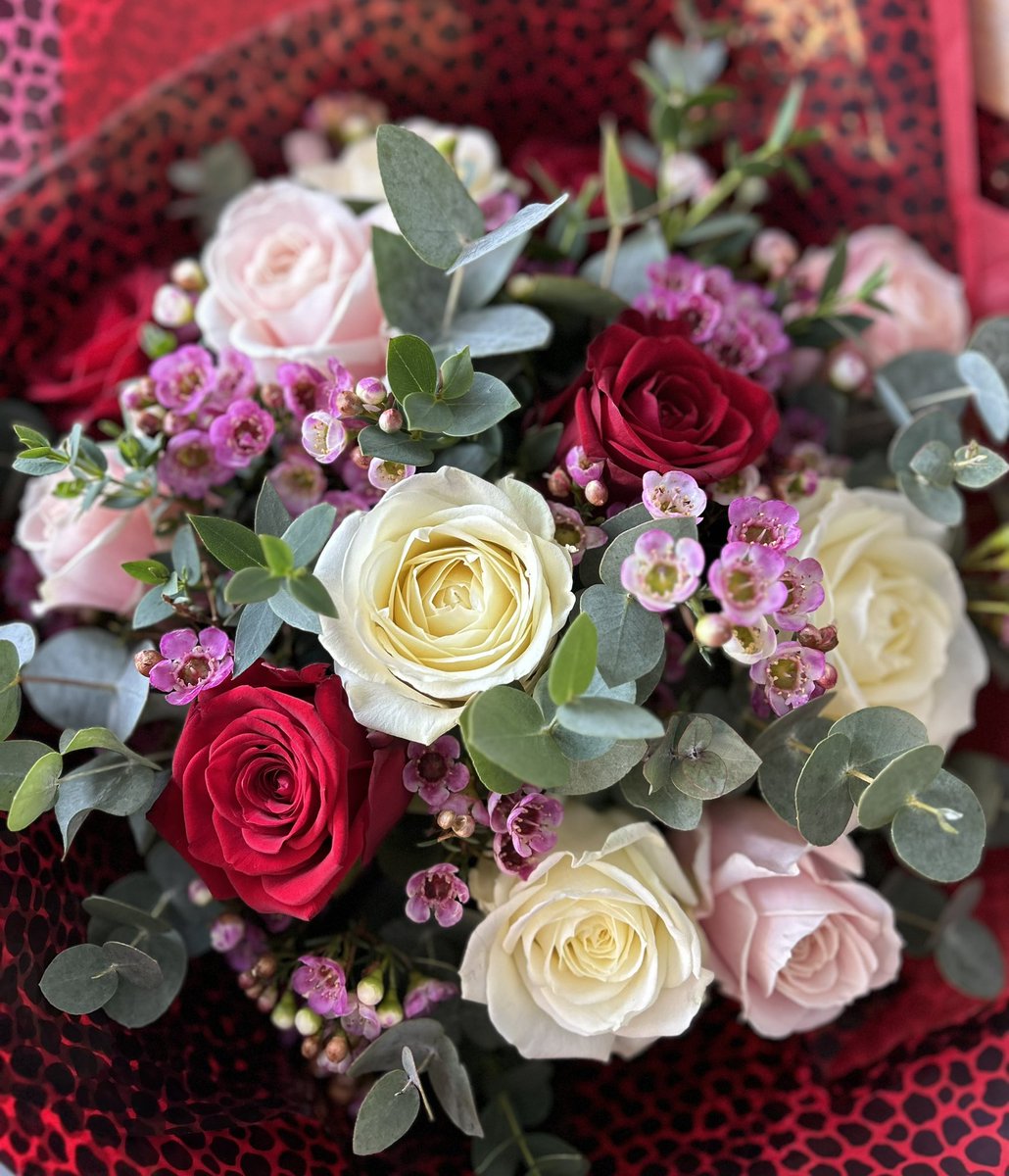 The day of love is fast approaching! ♥️🌹💌

Order online 💌 hannahburnettflorist.co.uk/product-catego… 

#valentinesday2024 #valentinesgiftideas #valentinesdayideas #valentinesflowers #valentinesdaybouquet #valentinesdaygift #galentinesday2024
#rosesarered #plymouthflorist 
#happyvalentinesday