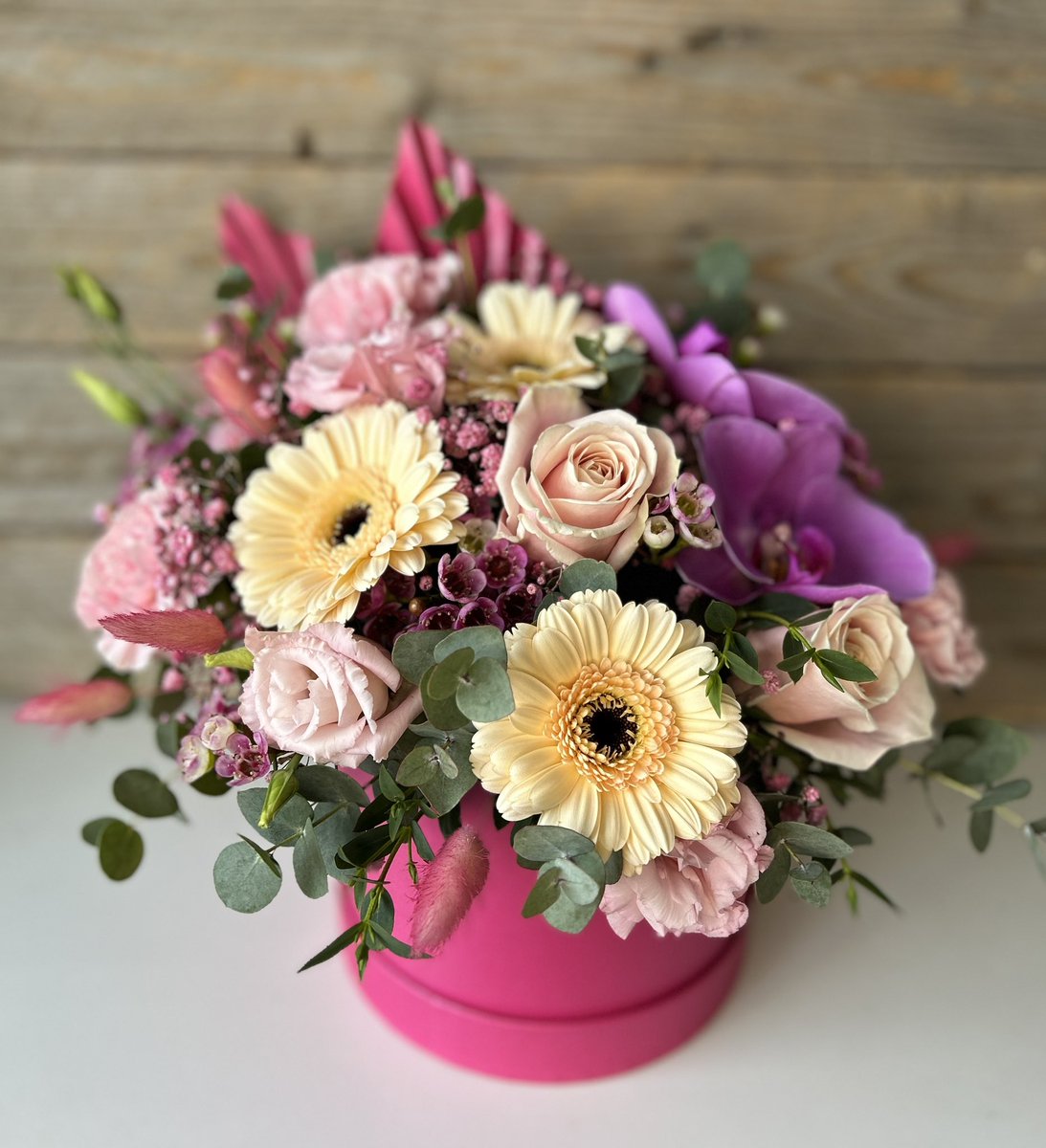 HannahFlorist's tweet photo. The day of love is fast approaching! ♥️🌹💌

Order online 💌 https://t.co/vmW8m8aiw7 

#valentinesday2024 #valentinesgiftideas #valentinesdayideas #valentinesflowers #valentinesdaybouquet #valentinesdaygift #galentinesday2024
#rosesarered #plymouthflorist 
#happyvalentinesday https://t.co/FZcJmo1JZv