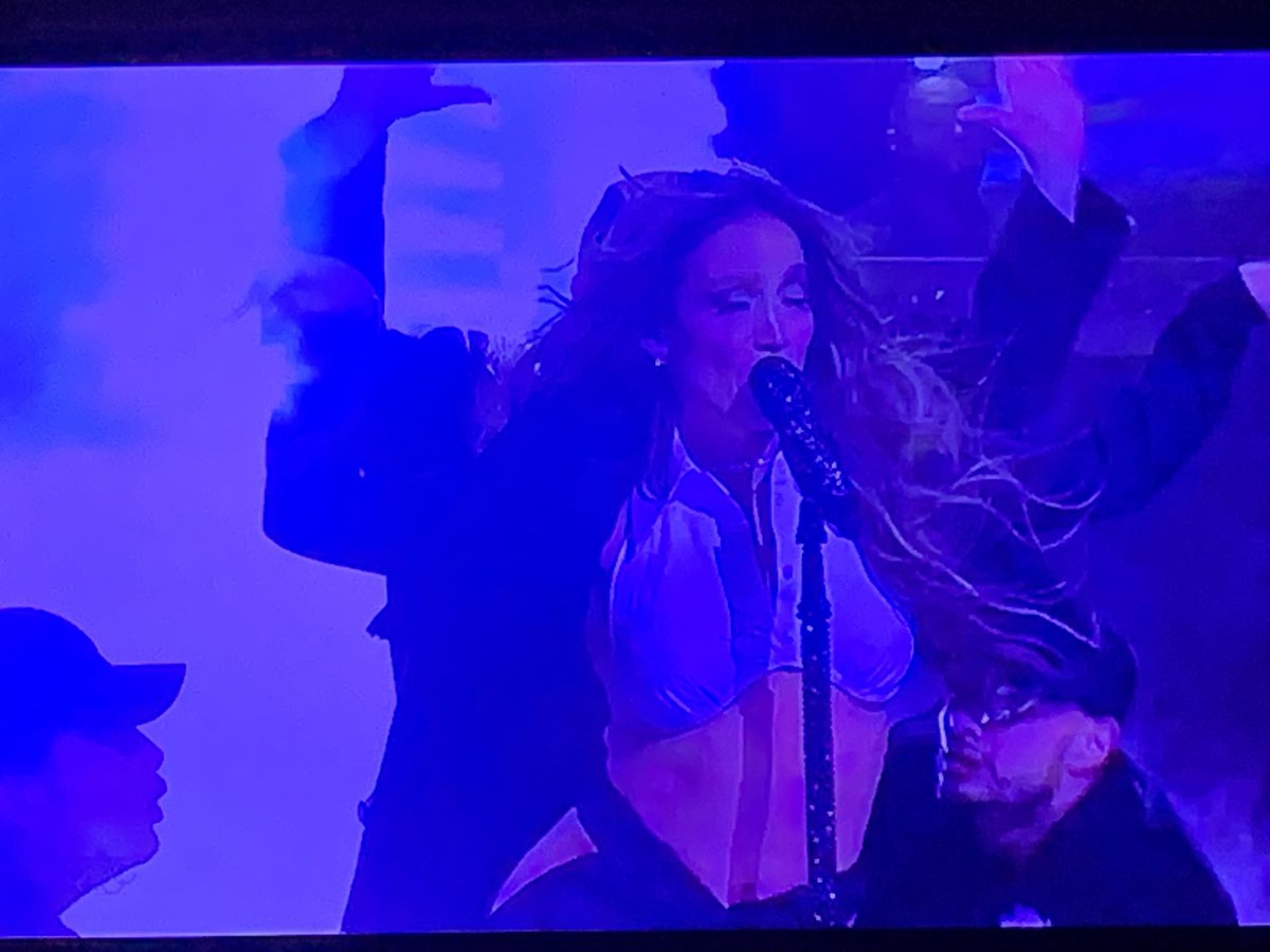 candacekellyto's tweet image. Omg @JLo killing the game and slaying on @nbcsnl 🥳 That body is incredible!!  #YouGoGirl  ❤️❤️❤️ #SNL