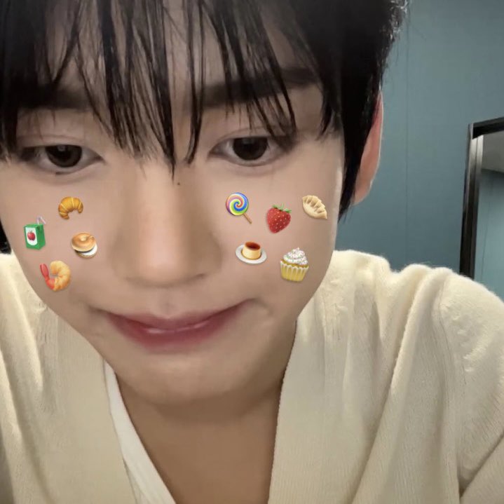 chooniw's tweet image. 🐰🍀⭐️💘🐬🍓