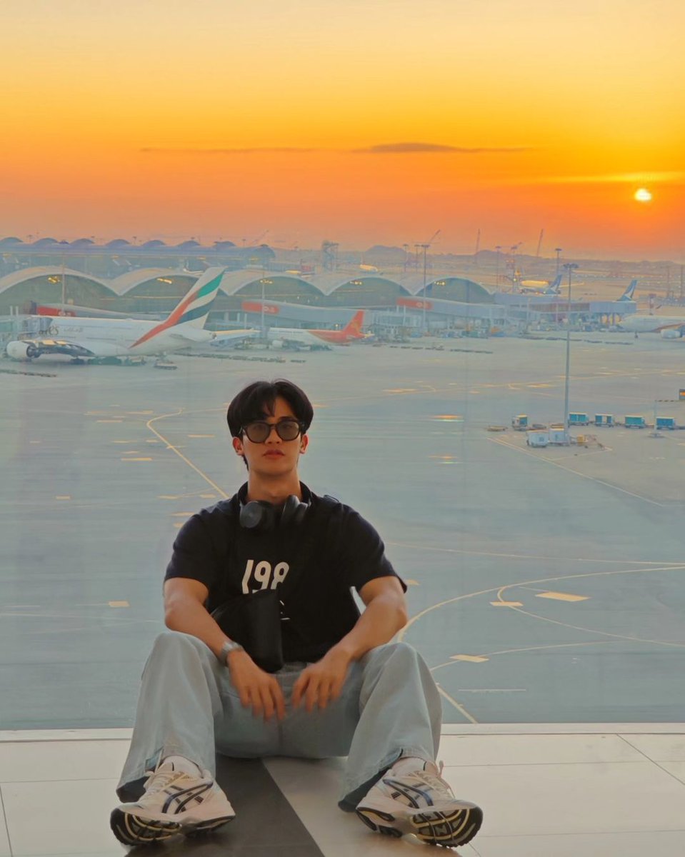 taynewlevana's tweet photo. If dating a character or real person is a choice. Who would be your preference?  Pete _Karan_ Tawan  
Reply by Quoting 😊 
 #CherryMagicTHep8 https://t.co/X1C8yZz8e0