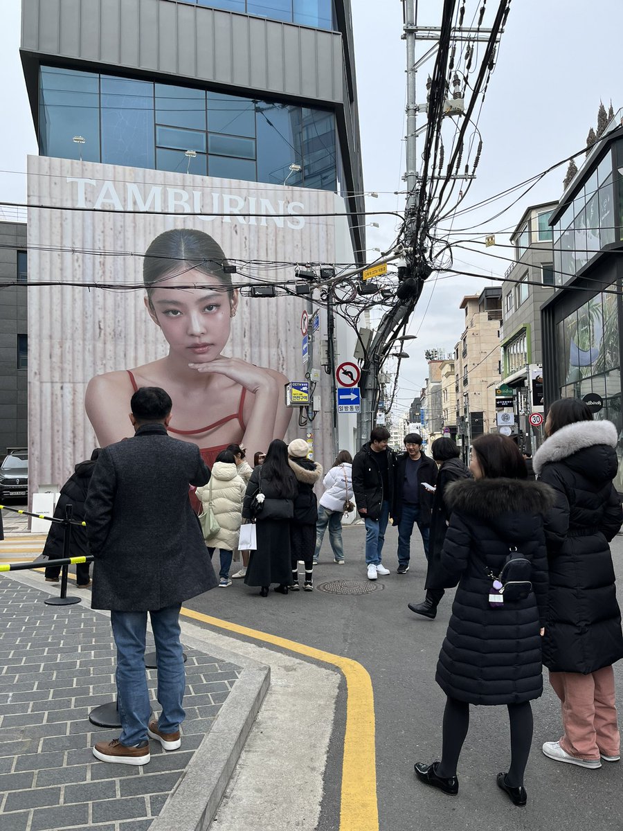 viraltakes's tweet photo. Jennie's TAMBURINS poster on a street reportedly had to be covered after it attracted so much attention that it began to cause traffic jams. https://t.co/TyoYil495v
