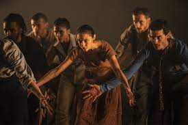 merlinpapin3's tweet photo. .@FredOL69007 Ce soir sur @France2 le film #EnCorps de Cédric Klapisch (2022)
Avec : Marion Barbeau, Hofesh Shechter, Denis Podalydès, Muriel Robin, Pio Marmaï, François Civil, Souheila Yacoub, Mehdi Baki, Alexia Giordano, Robinson Cassarino, Damien Chapelle, Marion Gautier de Charnacé, Marilou Aussilloux, Mathilde Warnier, Jade Phan-Gia, Florence Clerc, Louis Lancien, Agathe Berman, Zinedine Soualem, Germain Louvet, Daria Tombroff, Fanny Sage, Kevin Garnichat, Léo Walk, Stéphane Debac, Léonie Lojkine, Pierre-Benoît Talbourdet, Mourad Frarema, Amelie Fonlupt, Olivier Broche
Après une grave blessure, une danseuse professionnelle à la carrière brisée parvient à continuer à assouvir sa passion grâce à une troupe originale.