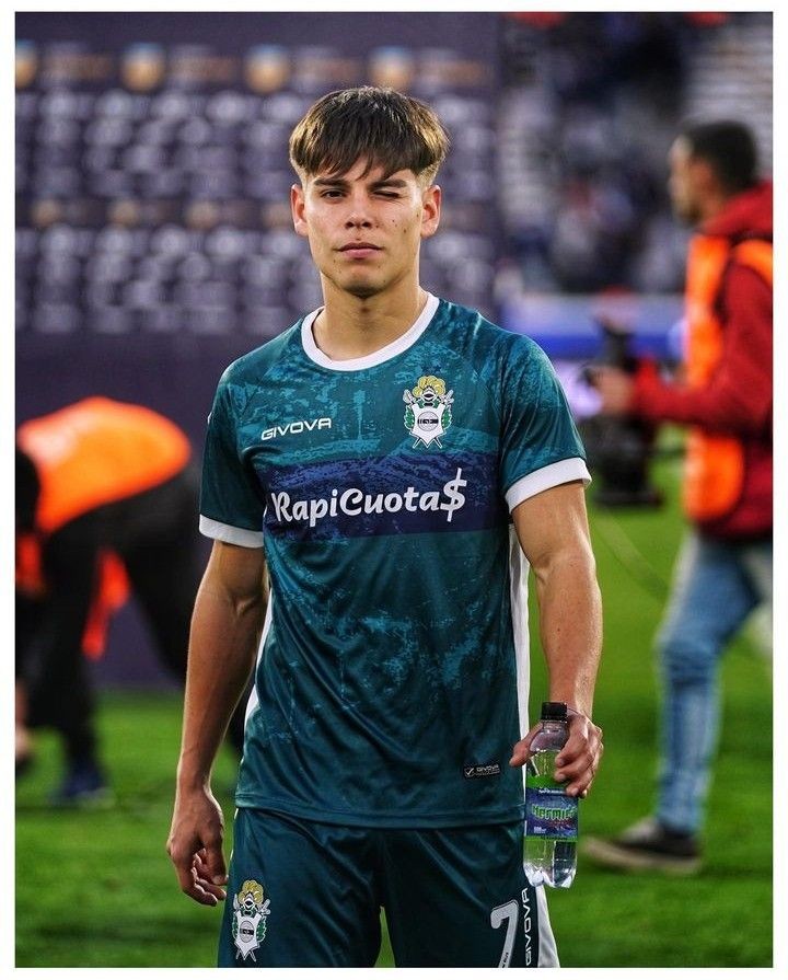 🗣Benjamín Domínguez hablo post victoria del Lobo ante Independiente: "Hubo ofertas pero para Gimnasia fueron insuficientes, voy a renovar contrato con el club"

#DaleLobo #ModoLobo